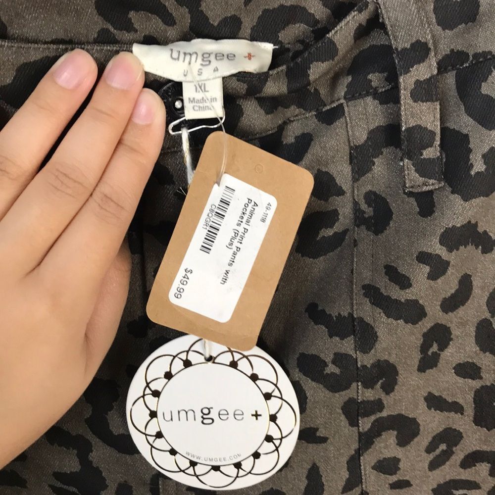 Umgee Leopard Print Pants NWT NWT - image 4